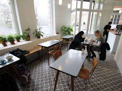 041013-coffee-paris-brokenarm-1_edited-1