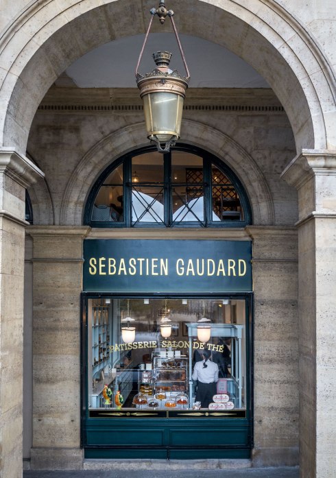 sebastien-gaudard-patisserie-des-tuileries-vitrine-d