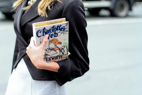 clochet-streetstyle-outfit-paris-fashion-week-helena-bordon-olympia-le-tan-book-clutch
